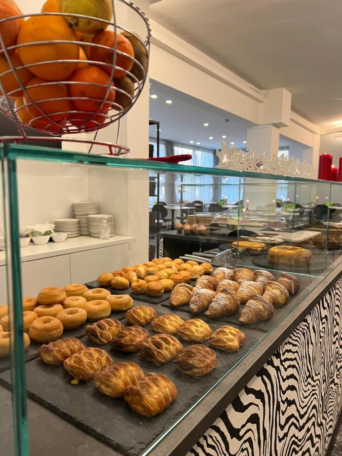 Hotel Vela D'Oro Riccione Luaran gambar