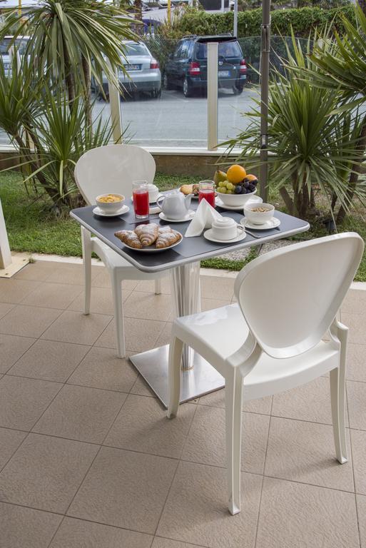 Hotel Vela D'Oro Riccione Luaran gambar